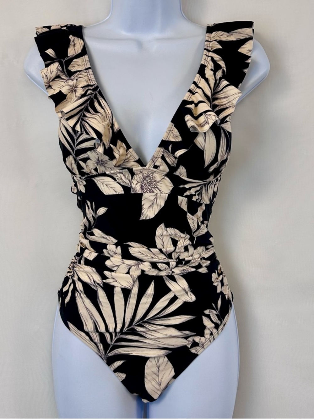 NWT Cupshe Women’s Tropical Ruffled Lace Up Back One Piece Swimsuit / medium